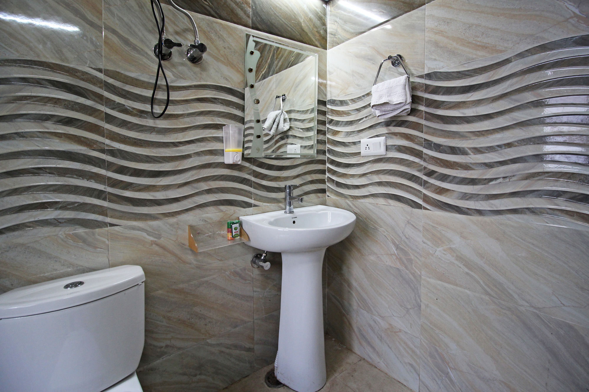 Oyo 5248 Surbee Resorts Mussoorie Ngoại thất bức ảnh